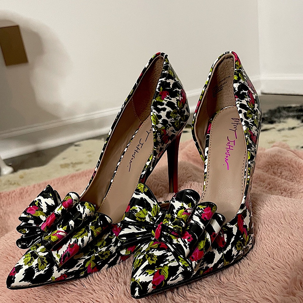 Betsey Johnson Floral Print Bow Heels Prince-P - Size 8.5